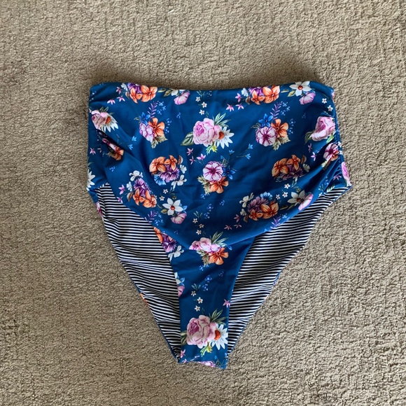 Cupshe Reversible Bikini Bottom - Picture 1 of 3